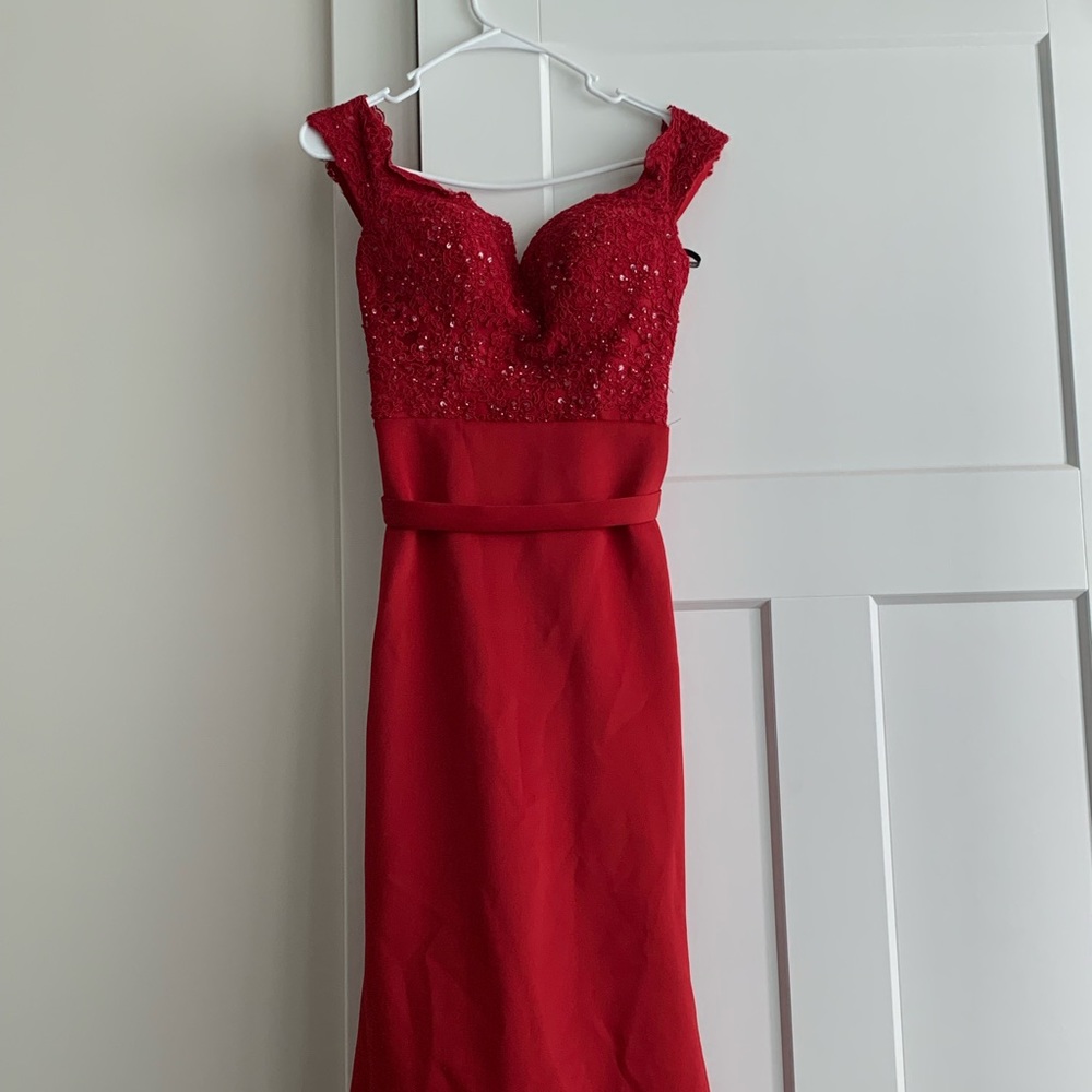 BEAUTIFUL RED PROM/WEDDING DRESS